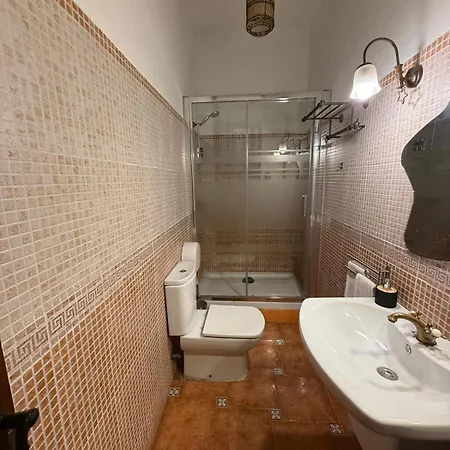Holiday Rooms בית הארחה