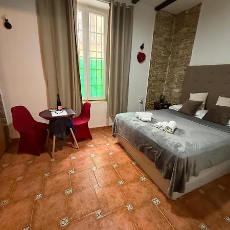 Holiday Rooms 4*